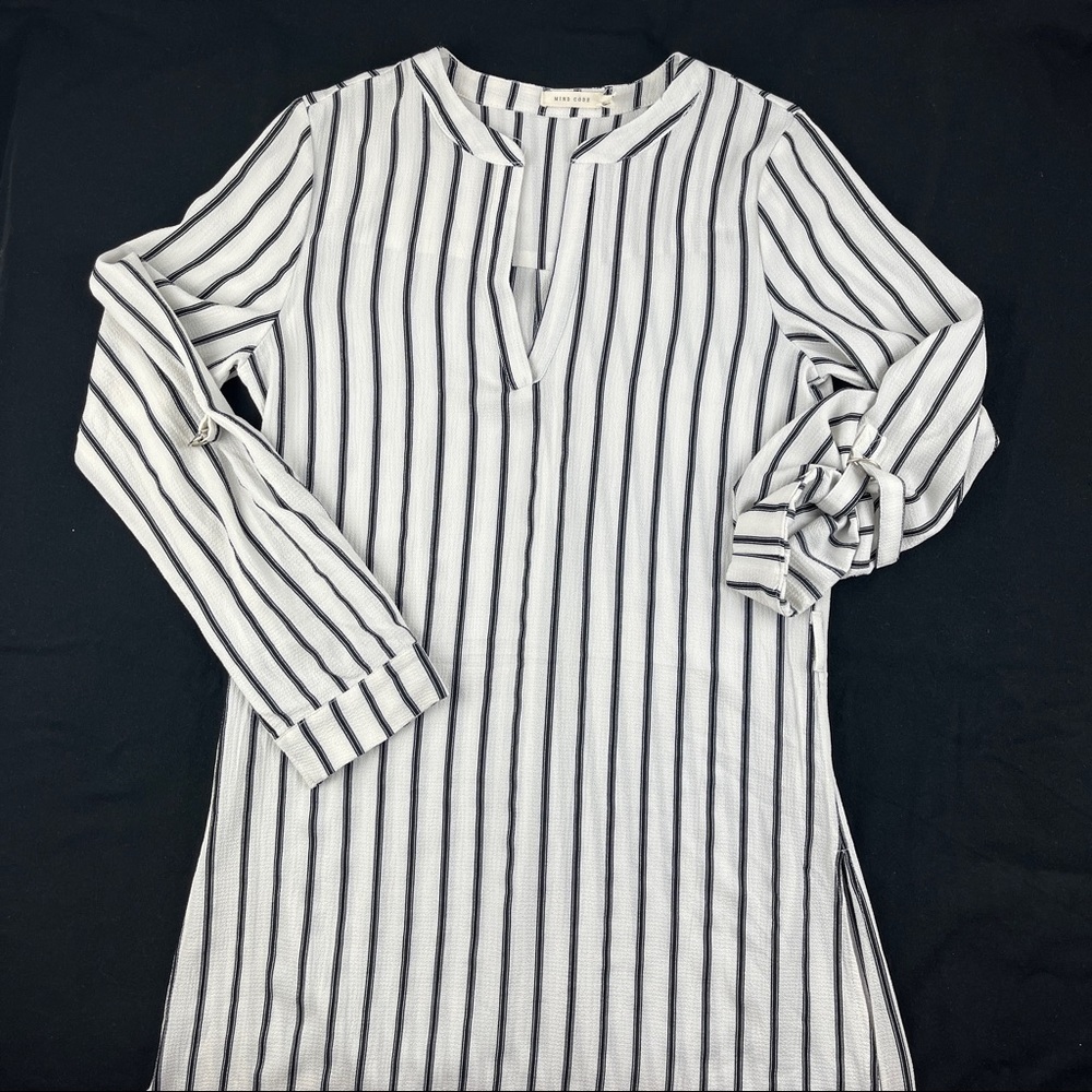 Mind Code Tunic Shirt Womens Small White Black Striped Vneck Roll Tab Sleeve